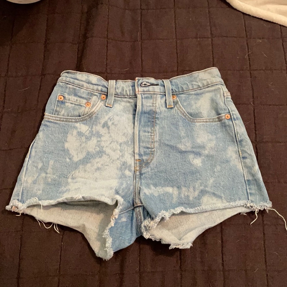 size 25 levi’s shorts